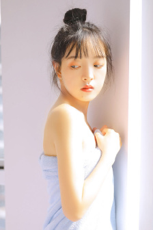 门卫老头吮她的花蒂的主演是谁
